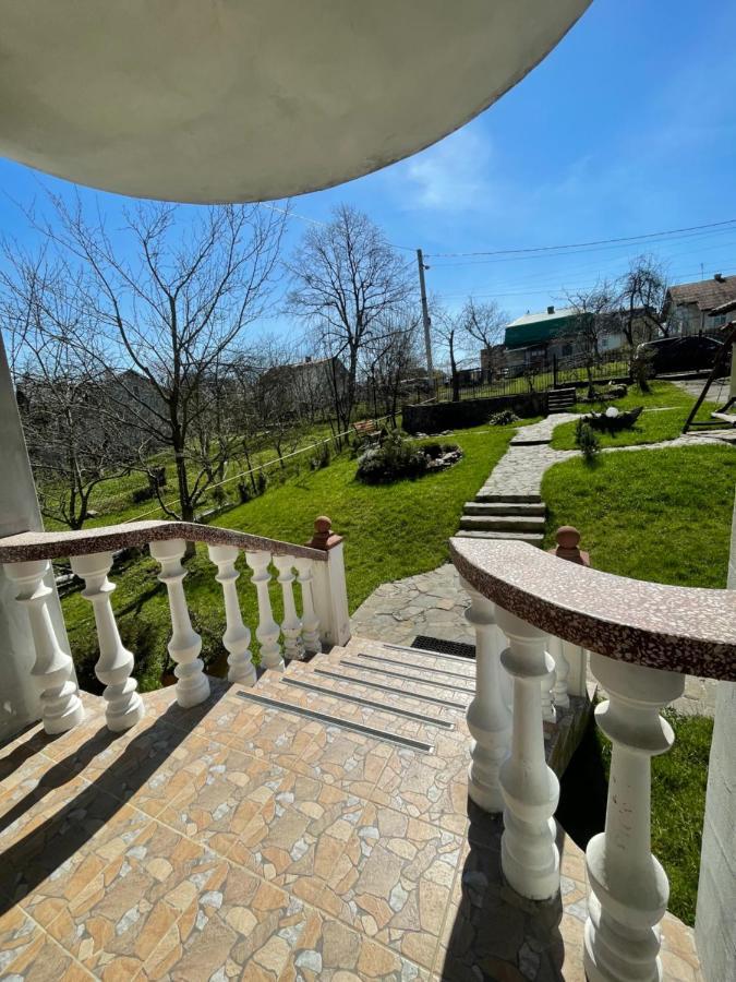 У Михайла Bed & Breakfast Truskavets Dış mekan fotoğraf