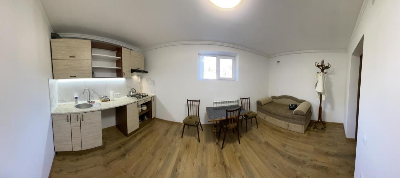 У Михайла Bed & Breakfast Truskavets Dış mekan fotoğraf